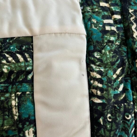 Handmade Green and White Patchwork Quilt Throw Geometric Pattern 38" x 54" - Picture 10 of 16